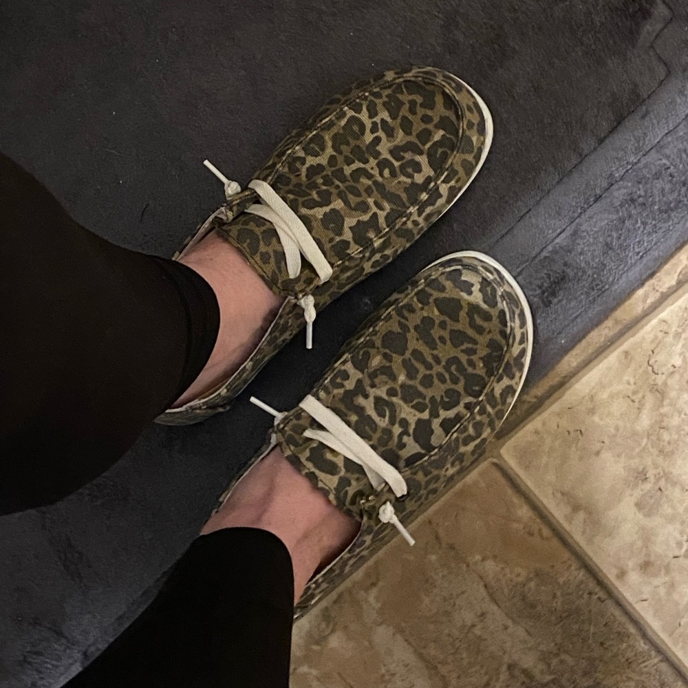 Size 9 animal print cheetah canvas shoes like hey dudes. Unbranded.